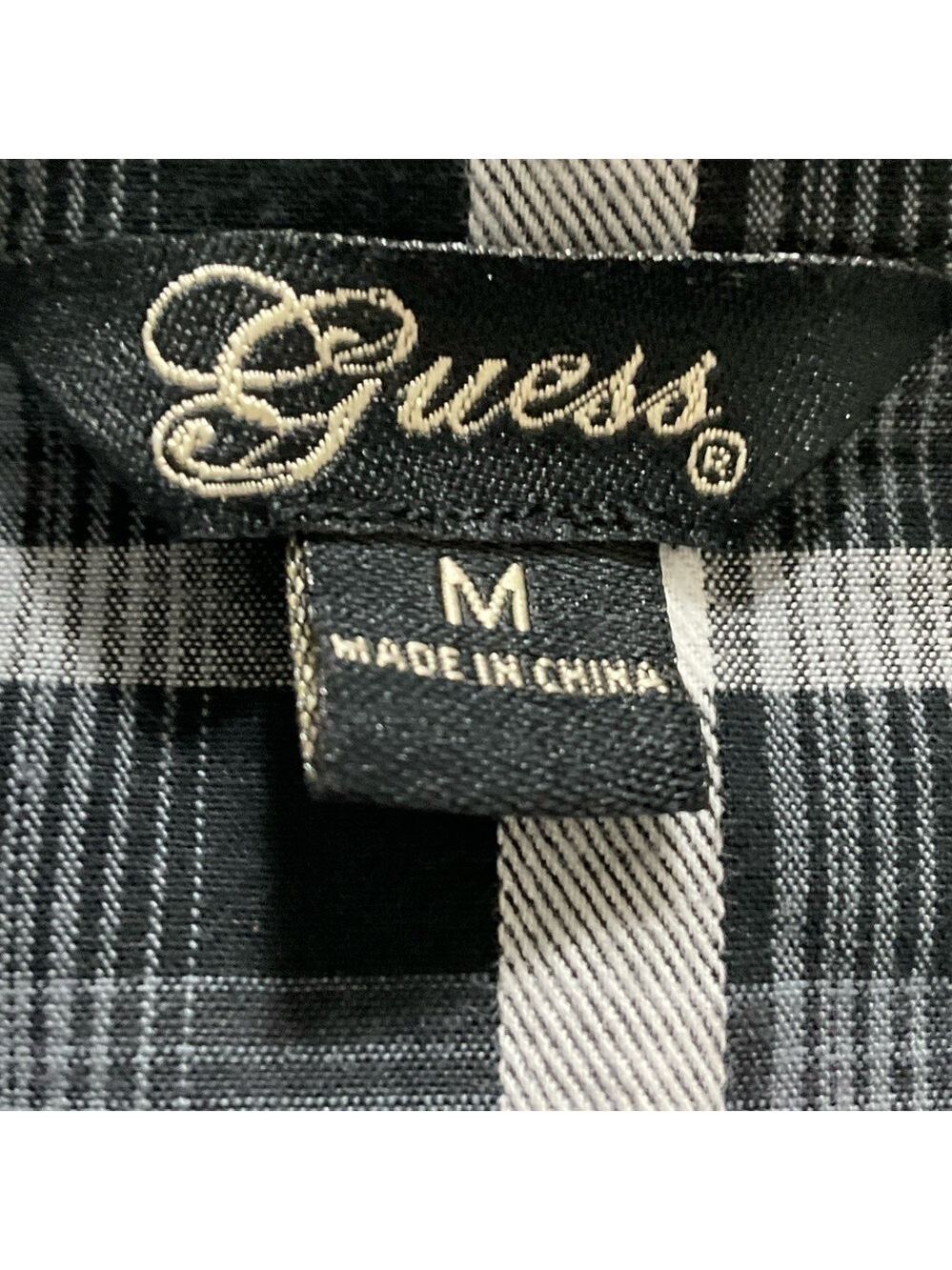 Guess Plaid Button down Blouse size Medium front pockets & roll up sleeves - Picture 8 of 9